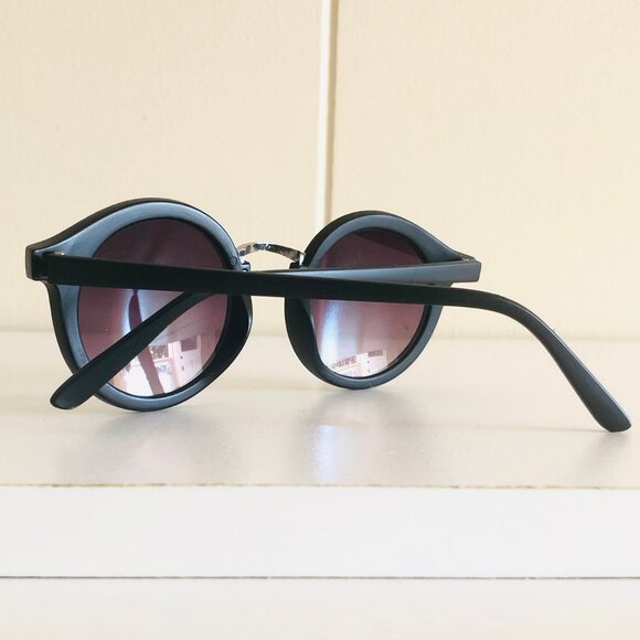 Black Round Sunglasses - Picture 4 of 5